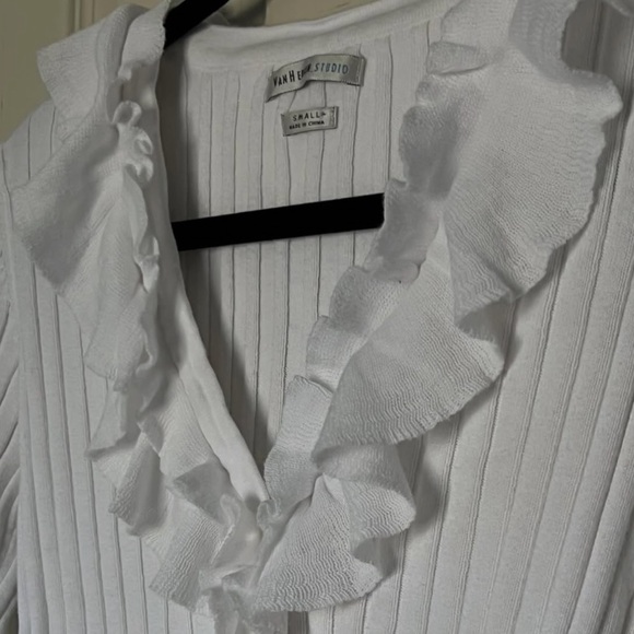 Van Heusen White Ruffle-Trim Ribbed V-Neck Top - Picture 2 of 5